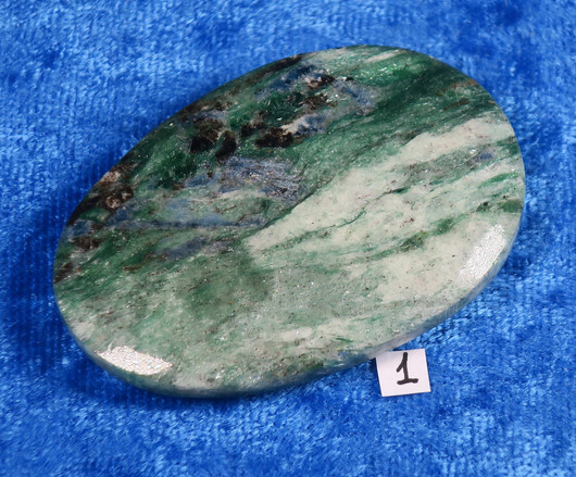 Fuksiitti, Fuchsite vihreä taskukivi 20-30g. numrot 1-10. Valitse.
