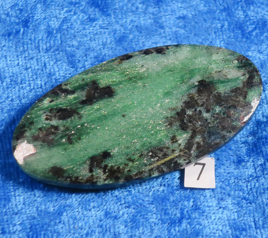 Fuksiitti, Fuchsite vihreä taskukivi 20-30g. numrot 1-10. Valitse.
