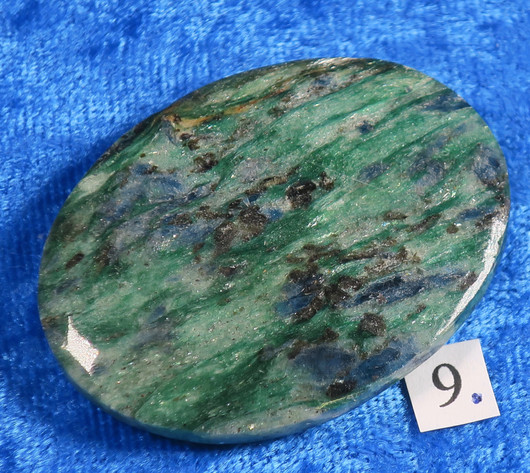 Fuksiitti, Fuchsite vihreä taskukivi 20-30g. numrot 1-10. Valitse.