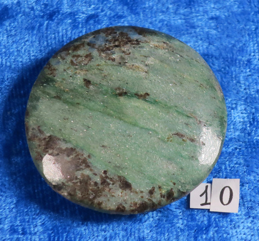 Fuksiitti, Fuchsite vihreä taskukivi 20-30g. numrot 1-10. Valitse.