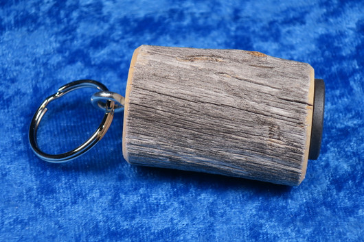 Magneetti, avaimenperä kelopuu