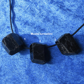 Riipus musta turmaliini schörl raaka, porattu kide 
