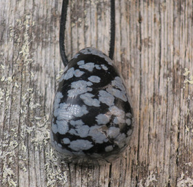 Riipus lumihiutaleobsidiaani porattu. A-laatu. USA