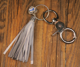 Heijastintupsu iso, Suomen lippu, iso karbiinilukko, kokonaispituus19cm