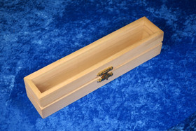 Puurasia 210x45x55mm, ikkunakannella aarrearkku, chakrakiville