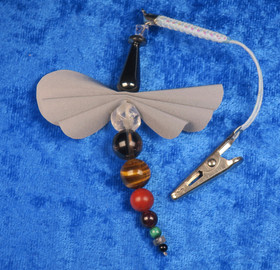 Heijastin perhonen KAURIS CAPRICORN kauriin onnenkivet, nipsukiinnitys