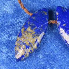 Riipus lapis latsuli terälehti  40x15mm, porattu