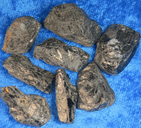 Turmaliini musta raaka. Valitse koko