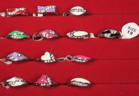 Sormus timanttijäljitelmät koko 19 valitse väri valikosta nikkelivapaa