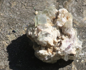 Fluoriitti kidesykerö, vaaleanvihreät kiteet 16g