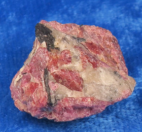 Eudialyytti raaka 6g nro K