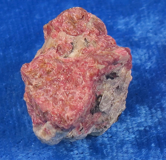 Eudialyytti raaka 10g nro J