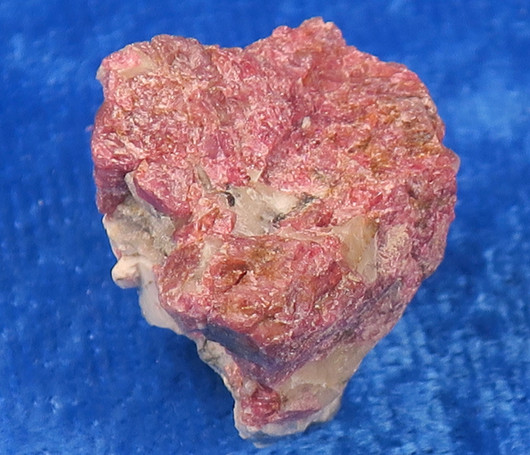 Eudialyytti raaka 10g nro J