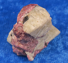 Eudialyytti raaka 16g nro i