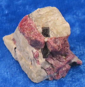 Eudialyytti raaka 16g nro i