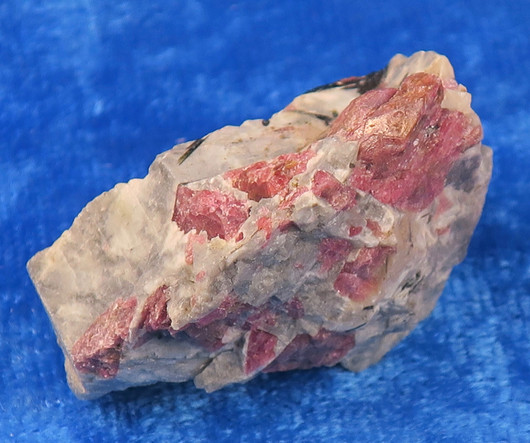 Eudialyytti raaka 16g nro H