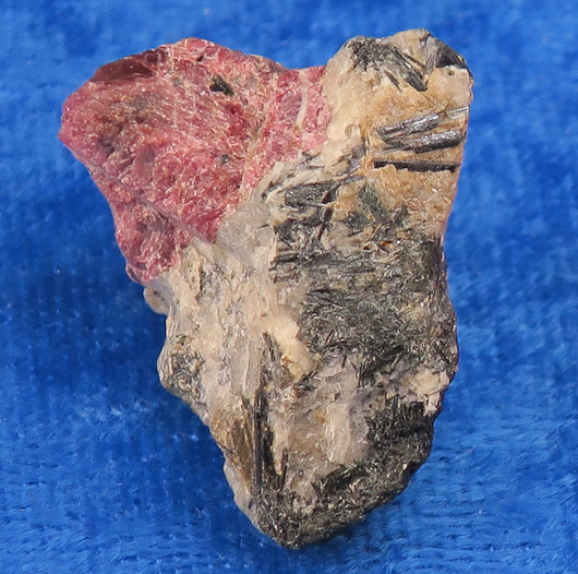 Eudialyytti raaka 8g nro A