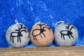 Kuusenkoriste poro huopapallo, ruskea