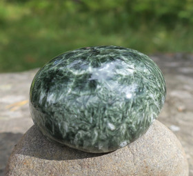 Klinokloori puolipallomainen, hiottu