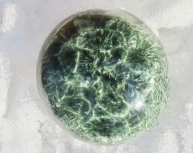 Klinokloori puolipallomainen, hiottu