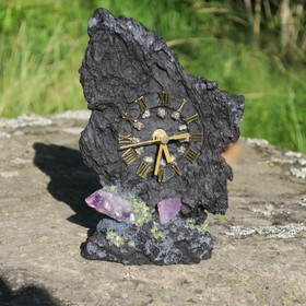 Pöytäkello laavakivi 19cm jossa kivikoristelut