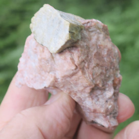 Pegmatiitti berylli ym 187g Suomi Hi95-38