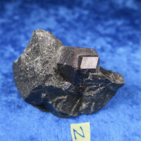 Almandiini granaatti 77g 40x35x30mm Nappikallio Hi184n