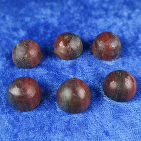 Kapussi jaspiliitti 16-16,5mm pyöreä, korkeus 8mm. Mattapinta