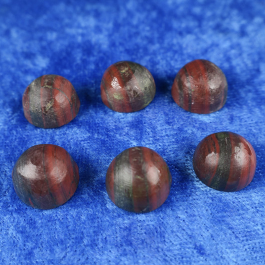 Kapussi jaspiliitti 16-16,5mm pyöreä, korkeus 8mm. Mattapinta