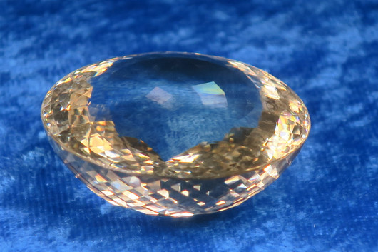 Sitriini aito iso 155ct viistehiottu 31g. Katso video.