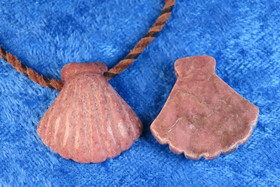 Riipus rodoniitti 23mm, porattu simpukan mallinen