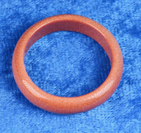 Kivisormus 22mm kultavirta aventuriini leveys 6mm