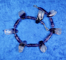 Rannekoru tumma ja kaksivärinen ametisti 21cm EVA