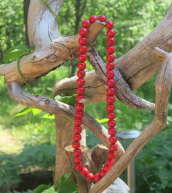 Helmet joulunpunaiset  puiset kaulahelmet