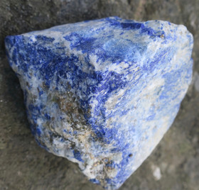 Lapis latsuli raaka 750g 85x80x70mm