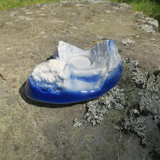 Tuikkualusta lumiset vuoret, keramiikkaa