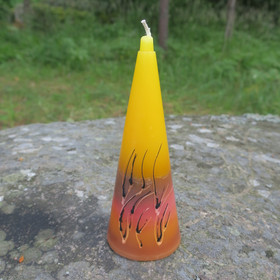 Kynttilä oksat, keskiyön aurinko, keltaoranssi kartio