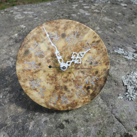 Seinäkello poronnahkaa 17cm RUMPU