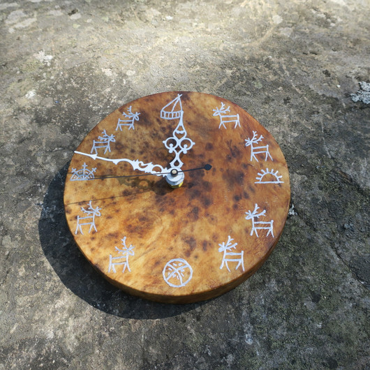 Seinäkello poronnahkaa 17cm RUMPU F