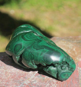 Malakiitti 397g 105x60x30mm päältä hiottu