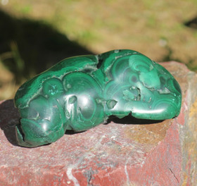 Malakiitti 397g 105x60x30mm päältä hiottu