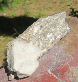 Musta turmaliini, muskoviitti, kvartsi 297g nro 327jj