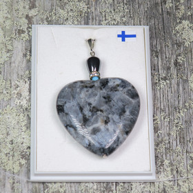 Riipus larvikiittisydän 4cm, kookas, kokonaispituus 65mm. nro B