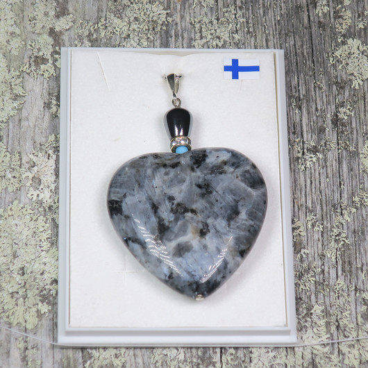 Riipus larvikiittisydän 4cm, kookas, kokonaispituus 65mm. nro B