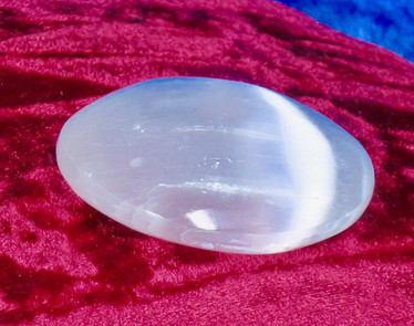 Seleniitti taskukivi iso 5x6cm yli 100g 