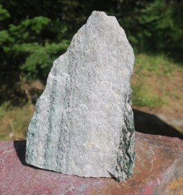 Fuksiittikvartsiitti raaka 12x8x4cm 410g Suomi Hi90