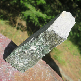 Fuksiittikvartsiitti raaka 12x8x4cm 410g Suomi Hi90