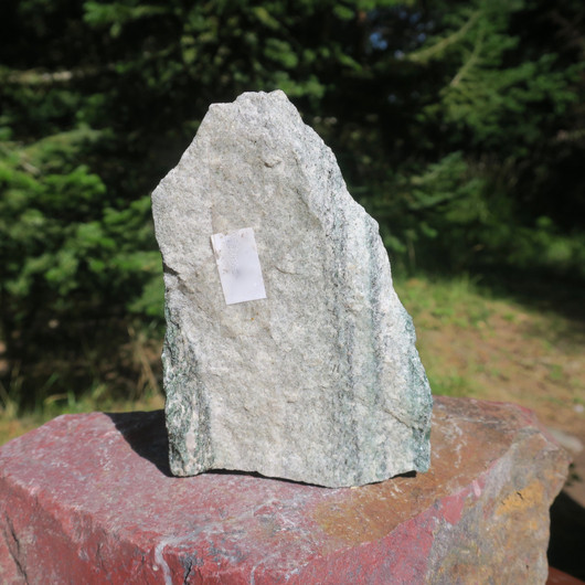 Fuksiittikvartsiitti raaka 12x8x4cm 410g Suomi Hi90