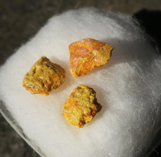 Orpimentti 3 kpl raakakivi S-koko, keskim 6mm auripigment 37s5