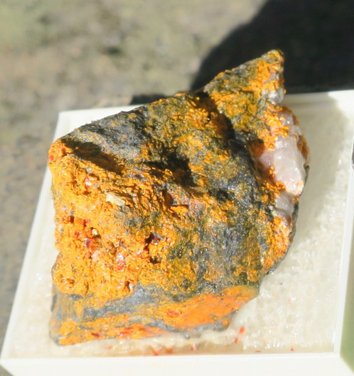 Orpimentti raakakivi 40x27mm auripigment nro 37R2